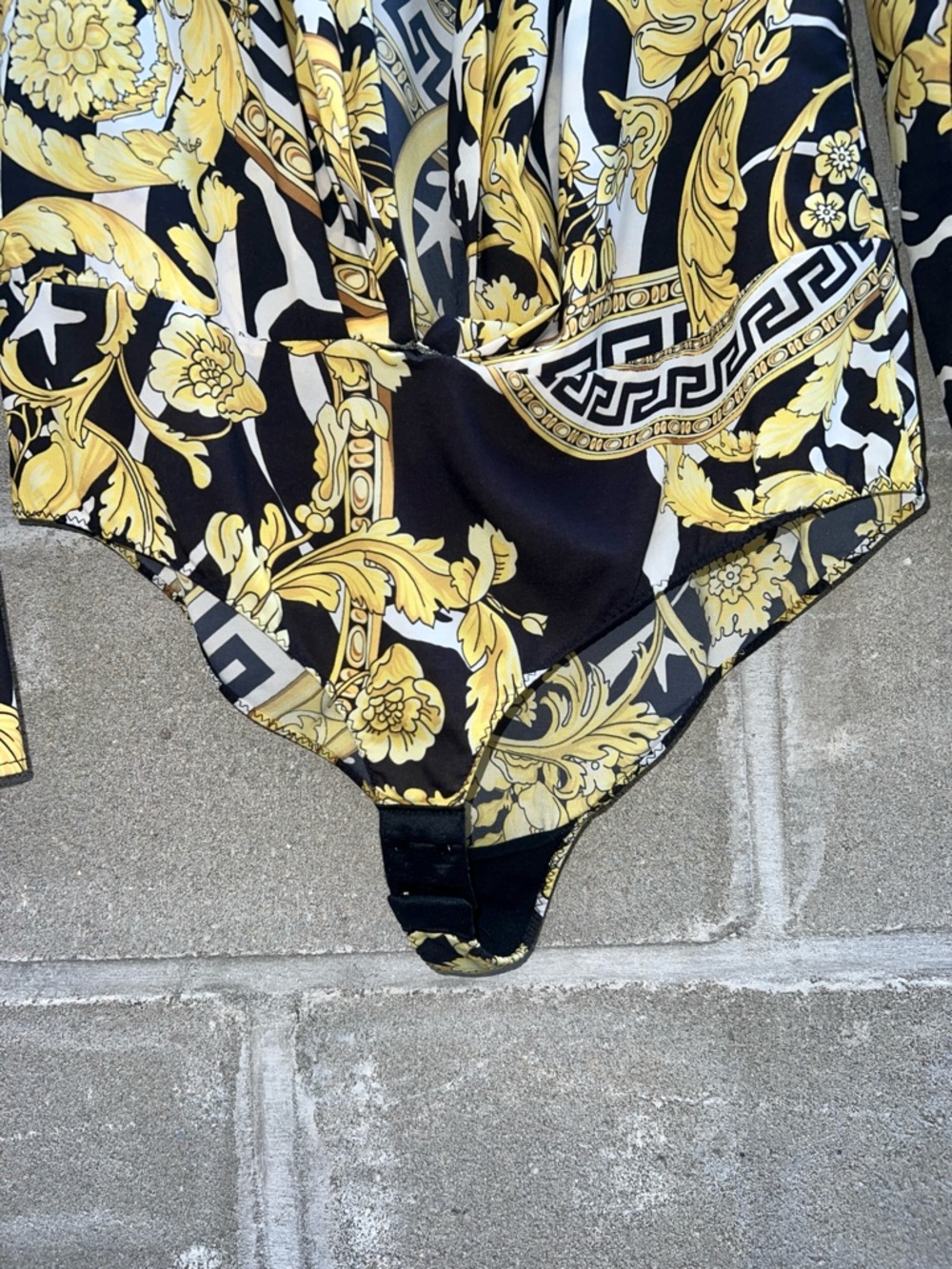 Rare Versace classic Savage Barocco Print
Draped Bodysuit - Picture 6 of 11